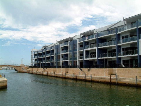 Dolphin Quay Apartment Hotel - Accommodation Sunshine Coast 0