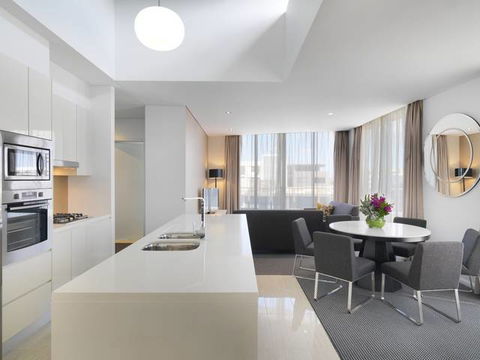 Meriton Serviced Apartments - Zetland - Accommodation Sunshine Coast 2