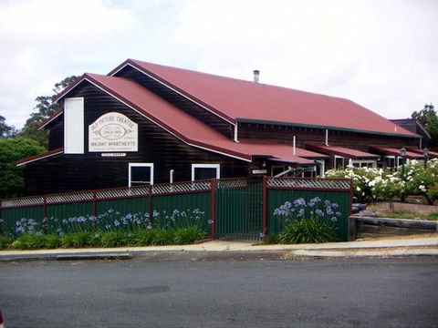 Pemberton Old Picture Theatre Holiday Apts - Accommodation Sunshine Coast 2