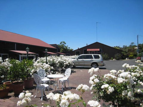 Pemberton Old Picture Theatre Holiday Apts - Accommodation Sunshine Coast 3