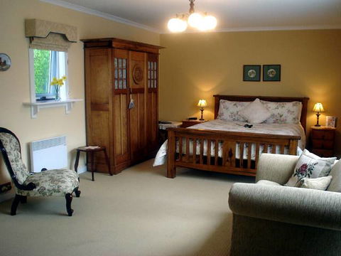Walton House B&B - Accommodation Sunshine Coast 0
