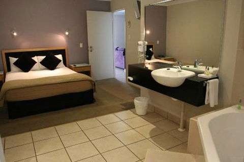 Windmill Motel And Reception Centre - Accommodation Sunshine Coast 0