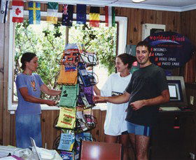 Palm Court Kookaburra Backpackers - Accommodation Sunshine Coast 1