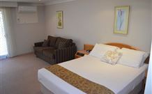 Hilltops Retreat Motor Inn - Young - Accommodation Sunshine Coast 2