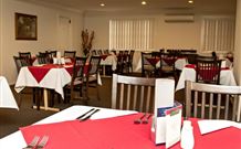 Hilltops Retreat Motor Inn - Young - Accommodation Sunshine Coast 3