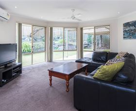 At Theme Park Central Holiday House - Accommodation Sunshine Coast 2