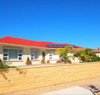 Christies Cottage for holidays and relocations. - Accommodation Sunshine Coast