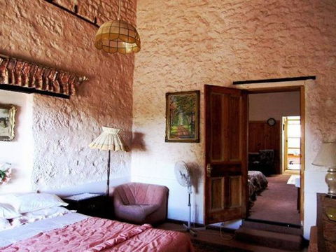 Carmines Antiques And Accommodation - Accommodation Sunshine Coast 2