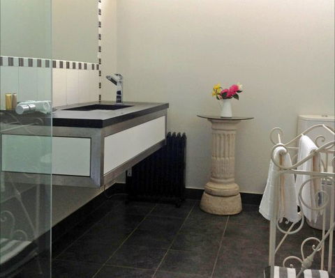 Pizzini's Vineyard Guesthouse - Accommodation Sunshine Coast 3