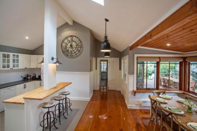 Oak Tree Lodge - Accommodation Sunshine Coast 2