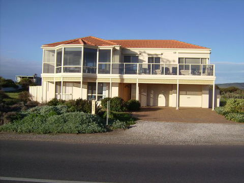 Century 21 SouthCoast: Hayman - Accommodation Sunshine Coast 0