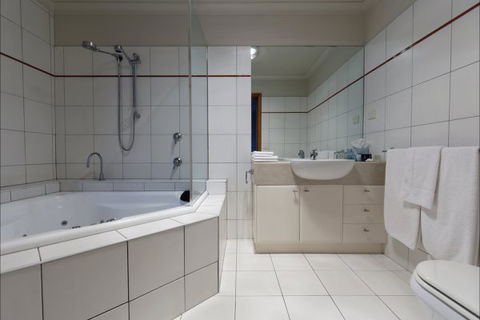 Eugenie's Luxury Accommodation - Accommodation Sunshine Coast 4