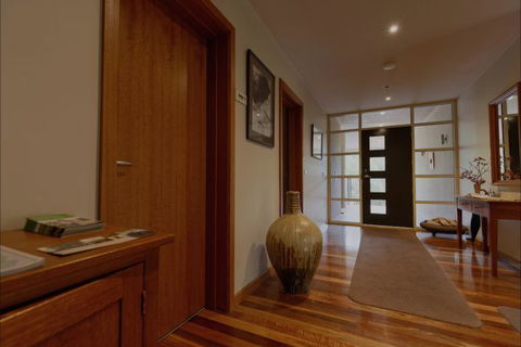 Eugenie's Luxury Accommodation - Accommodation Sunshine Coast 9
