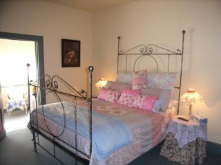 All Saints And Sinners Colonial B&B - Accommodation Sunshine Coast 2