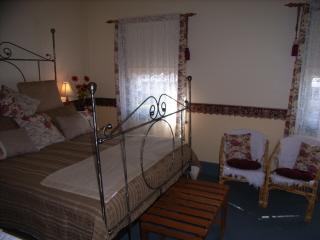 All Saints And Sinners Colonial B&B - Accommodation Sunshine Coast 4