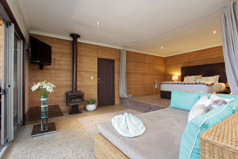 Hiddenvalley Eco Spa Lodges & Day Spa - Accommodation Sunshine Coast 1