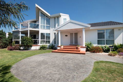 Ocean Manor Bed And Breakfast - Accommodation Sunshine Coast 0