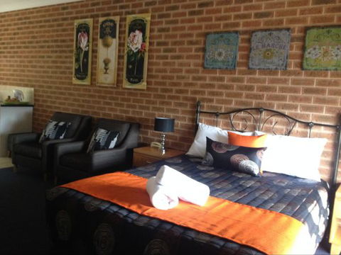 Top Of The Town Motor Inn Yackandandah - Accommodation Sunshine Coast 2