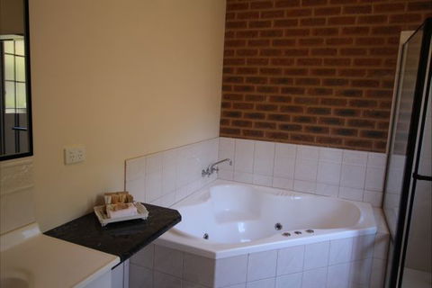 Top Of The Town Motor Inn Yackandandah - Accommodation Sunshine Coast 9