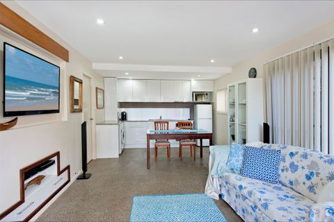 Akama Vista - Couple's Retreat - Accommodation Sunshine Coast 2