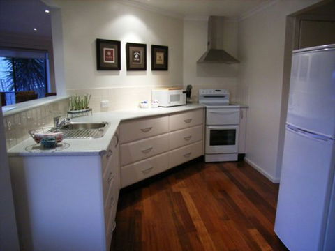 C-Deck Beach House Apartment - Accommodation Sunshine Coast 2
