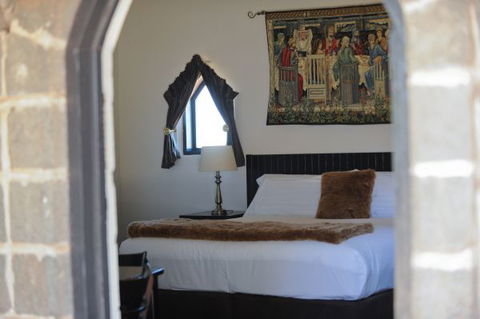 Castle Suites - Kryal Castle - Accommodation Sunshine Coast 2