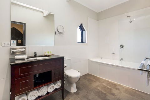 Castle Suites - Kryal Castle - Accommodation Sunshine Coast 4