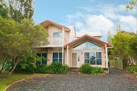 Fairlight House - Accommodation Sunshine Coast 0