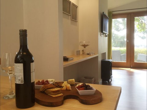 Jonathan Art Centre - Jarramarrumba House - Accommodation Sunshine Coast 3