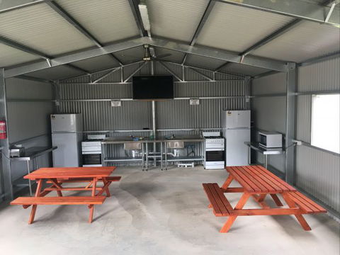 Waikerie Holiday Park - Accommodation Sunshine Coast 2