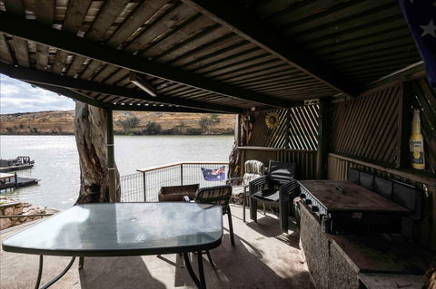 192 Page Drive Blanchetown -River Shack Rentals - Accommodation Sunshine Coast 2