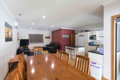192 Page Drive Blanchetown -River Shack Rentals - Accommodation Sunshine Coast 4