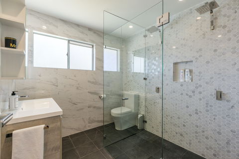 Amalfi Beach House - Accommodation Sunshine Coast 3