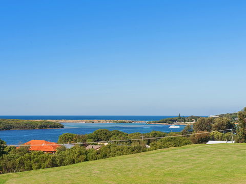 Augusta Hotel Motel - Accommodation Sunshine Coast 1