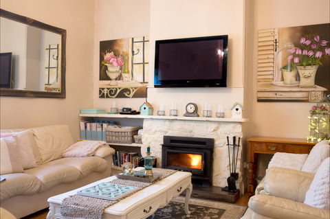 Azalea Cedar-Rose Villa - Accommodation Sunshine Coast 4