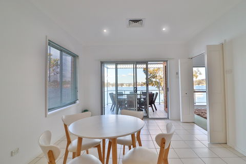 El Lago Jetty - Accommodation Sunshine Coast 2