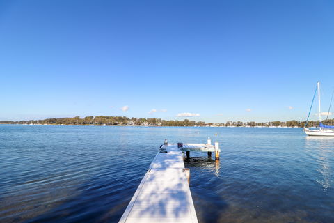 El Lago Jetty - Accommodation Sunshine Coast 9