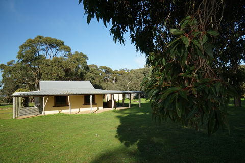 Southern Ocean Retreats - Goondooloo Cottage - Accommodation Sunshine Coast 0