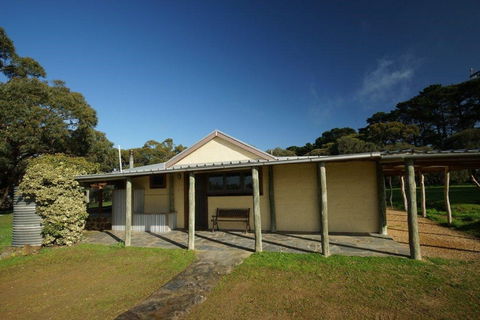 Southern Ocean Retreats - Goondooloo Cottage - Accommodation Sunshine Coast 1