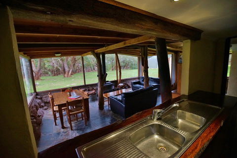 Southern Ocean Retreats - Goondooloo Cottage - Accommodation Sunshine Coast 3