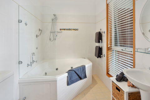 Tree Tops Bed And Breakfast Jervis Bay - Accommodation Sunshine Coast 2