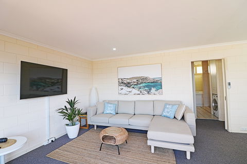 All Decked Out At Penguin Mews - Accommodation Sunshine Coast 3