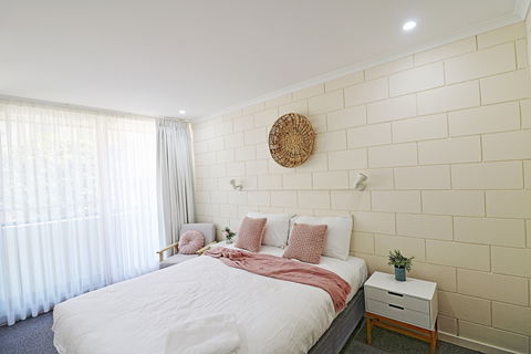 All Decked Out At Penguin Mews - Accommodation Sunshine Coast 4