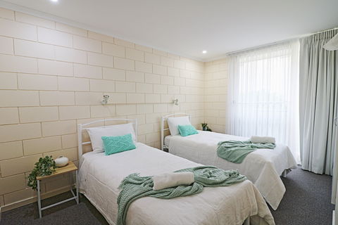 All Decked Out At Penguin Mews - Accommodation Sunshine Coast 5