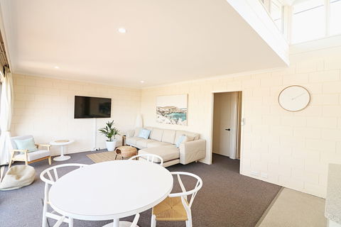 All Decked Out At Penguin Mews - Accommodation Sunshine Coast 6