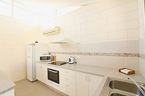 All Decked Out At Penguin Mews - Accommodation Sunshine Coast 7