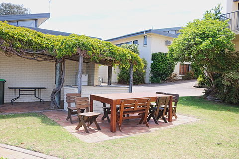 All Decked Out At Penguin Mews - Accommodation Sunshine Coast 9