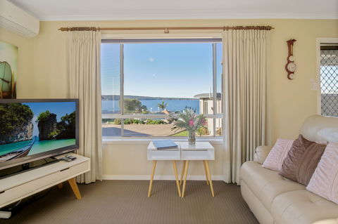 Eagle Heights Holiday Units - Scenic Unit - Accommodation Sunshine Coast 4