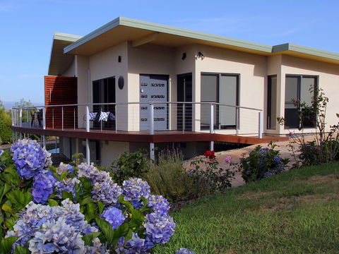 Outlook BnB - Accommodation Sunshine Coast 0