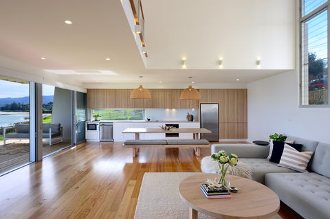 Absolute Waterfront Gerroa - Accommodation Sunshine Coast 2